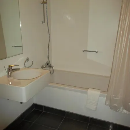 Hostel Azores Youth - Santa Maria Vila do Porto